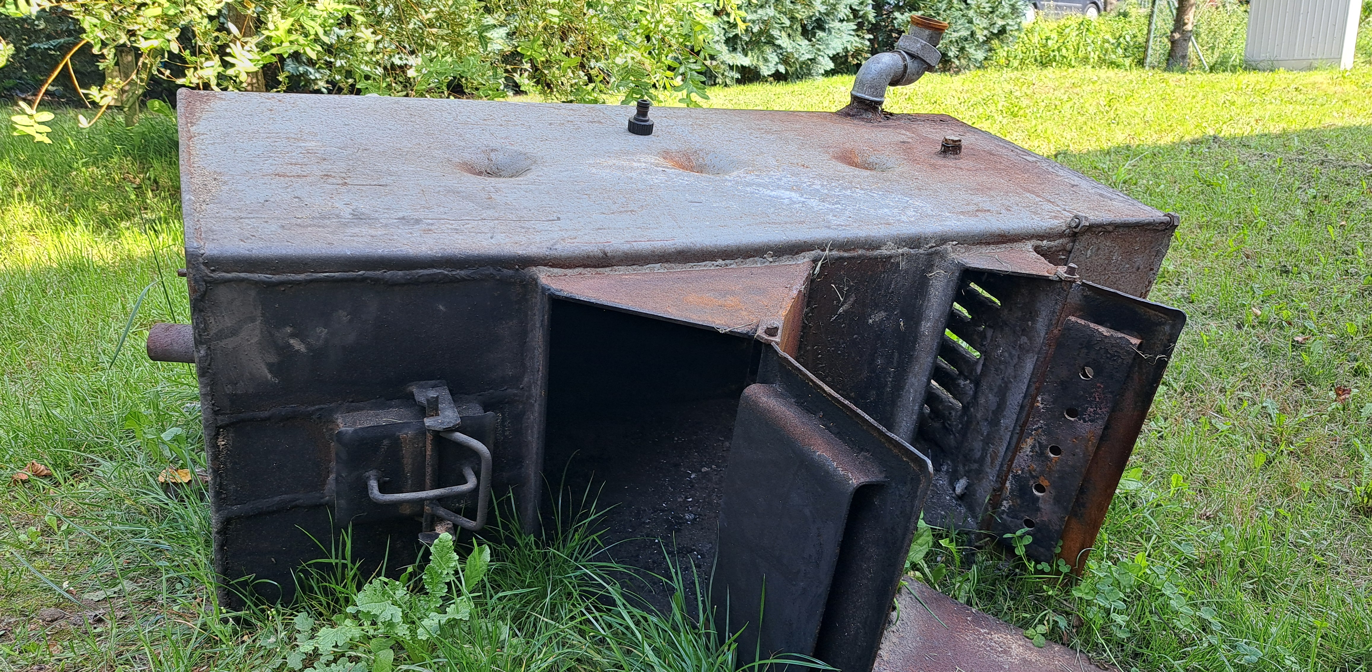 Wyrzucony stary piec węglowy(Fot. Radio Gdańsk/Sebastian Kwiatkowski)