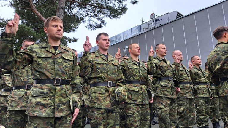 Nie ma na razie wakatów w Morskim Oddziale Straży Granicznej. Do służby wcielono nowych funkcjonariuszy (fot. Radio Gdańsk/Grzegorz Armatowski)
