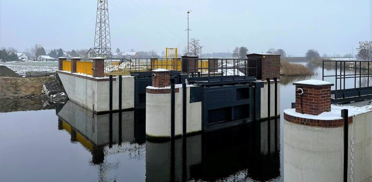 Wrota sztormowe w Nowym Dworze Gdańskim (fot. Wody Polskie)