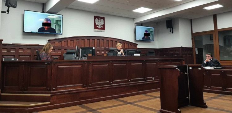 Milion złotych stracił przedsiębiorca ze Słupska. Mężczyzna w czasie pandemii zamówił w firmie na Podkarpaciu dostarczenie 32 tysięcy opakowań jednorazowych rękawiczek, ale towaru nigdy nie otrzymał. (fot. Radio Gdańsk/Przemek Woś)