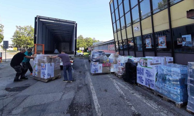 Poszkodowanym przez powódź pomagają wszystkie samorządy z regionu, stowarzyszenia, organizacje pozarządowe i harcerze.
(fot. Radio Gdańsk/Przemysław Woś)