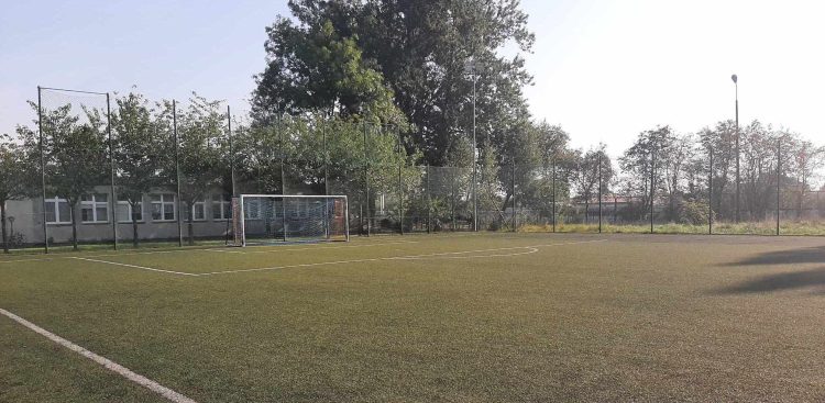 Na poprzedni etap modernizacji boisk Słupsk pozyskał około dwóch milionów złotych z rządowego Polskiego Ładu i dołoży do całości inwestycji około ośmiuset tysięcy złotych. W części modernizacja obejmie także boisko w parku Witkacego.  (fot. Radio Gdańsk/Przemek Woś)