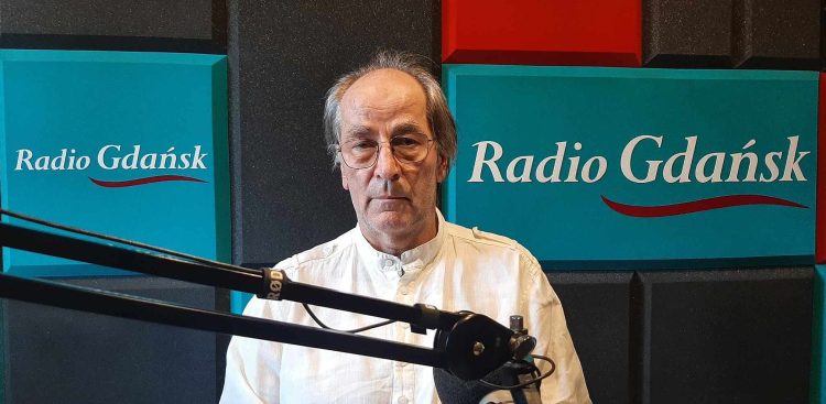 O muzyce, rodzinie, pasji do tenisa i jazzu z Leszkiem Kułakowskim rozmawiał Przemek Woś. (fot. Radio Gdańsk/Przemek Woś)