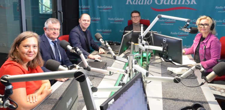 W studiu spotkali się Anna Górska - senatorka Klubu Lewicy, Partia Razem, Rafał Siemaszko - poseł Koalicji Obywatelskiej, Krzysztof Szymański - poseł Konfederacji, Ruch Narodowy, Tadeusz Cymański - radny powiatu malborskiego, Prawo i Sprawiedliwość
(Fot. Radio Gdańsk)