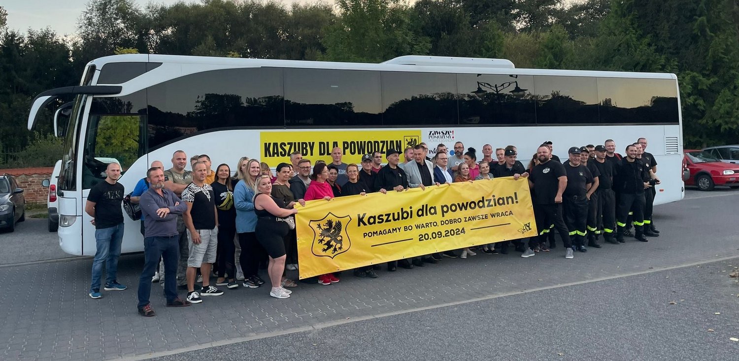 Ochotnicy wyruszyli, by pomóc poszkodowanym w powodzi(Fot. Radio Gdańsk/Sebastian Kwiatkowski)