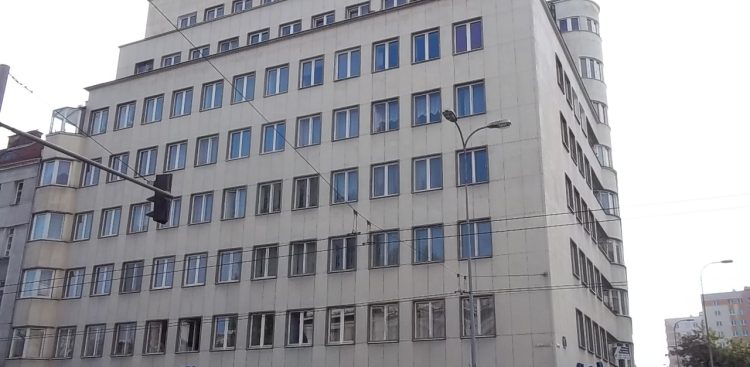 Gdyński "Bankowiec" jest jednym z ciekawszych budynków na gdyńskim śródmieściu
(Fot. wikimedia commons)