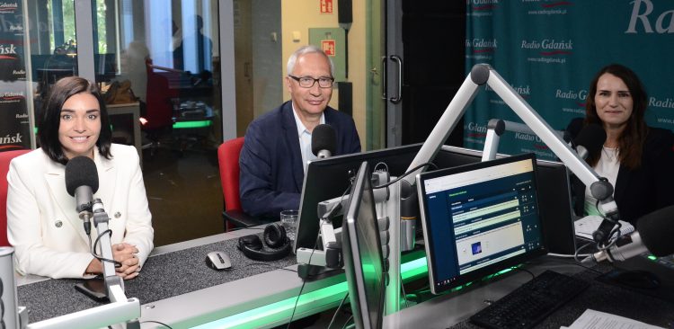 Od lewej: Magdalena Sroka, Kazimierz Smoliński, Agnieszka Pomaska. (fot. Radio Gdańsk/Martyna Krawcewicz)