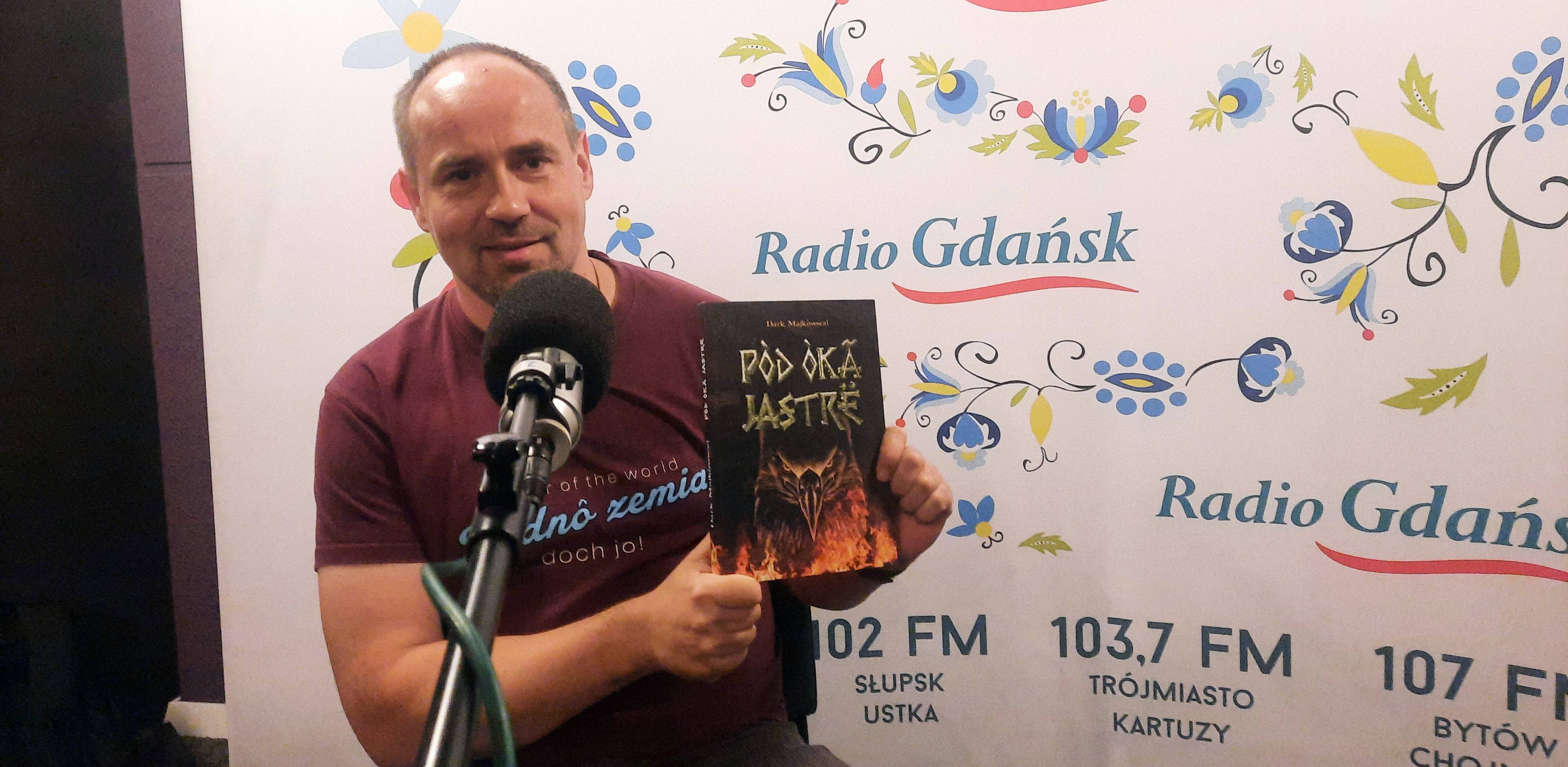 Dariusz Majkowski, autor powieści ,,Pòd òkã Jastrë"/"Pod okiem Jastry" (fot. Radio Gdańsk/Tatiana Slowi)