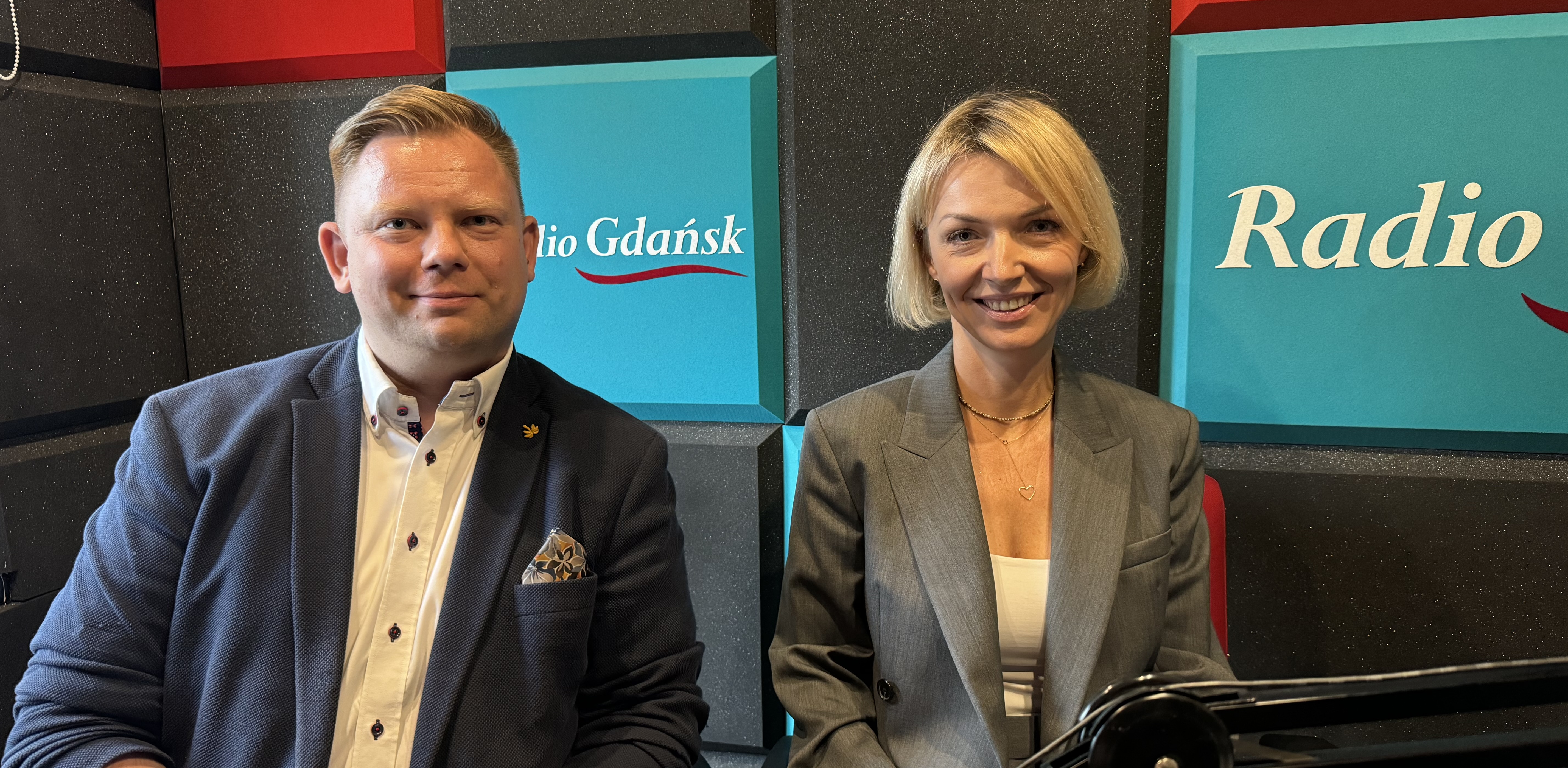 Debata wyborcza Radiu Gdańsk.  O swoich pomysłach na gminę mówiła Anna Gliniecka-Woś i Rafał Kuligowski. (fot. Radio Gdańsk/Alek Radomski)