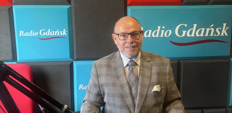 Mariusz Domański dyrektor II Liceum Ogólnokształcącego w Słupsku. (fot. Radio Gdańsk/Joanna Merecka-Łotysz)