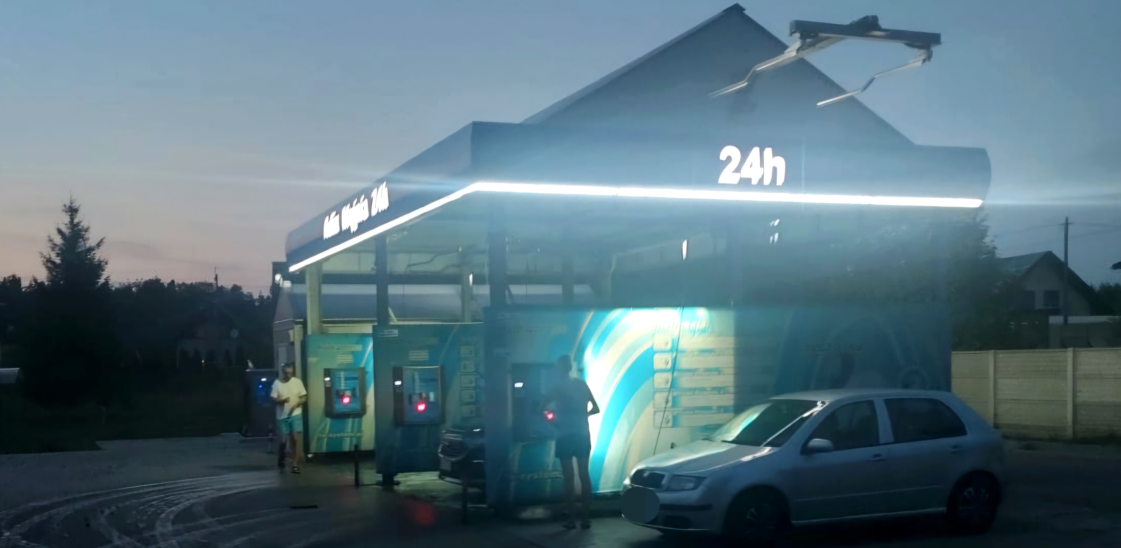 Poszukiwany przebywał w jednej z myjni samochodowych(Fot. KWP Gdańsk)