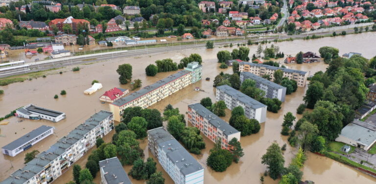 Kłodzko, powódź (Fot. PAP/Maciej Kulczyński)