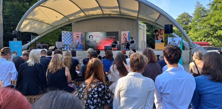 Narodowe Czytanie "Kordiana" w Parku Oruńskim (fot. Radio Gdańsk/Sebastian Kwiatkowski)