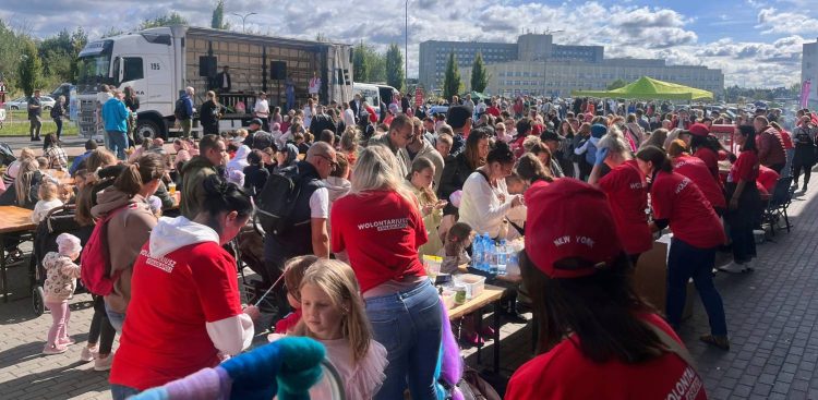 Słupszczanie tłumnie przybyli na piknik charytatywny dla chorej na raka kilkulatki - Poli (fot. Radio Gdańsk/Joanna Merecka-Łotysz)