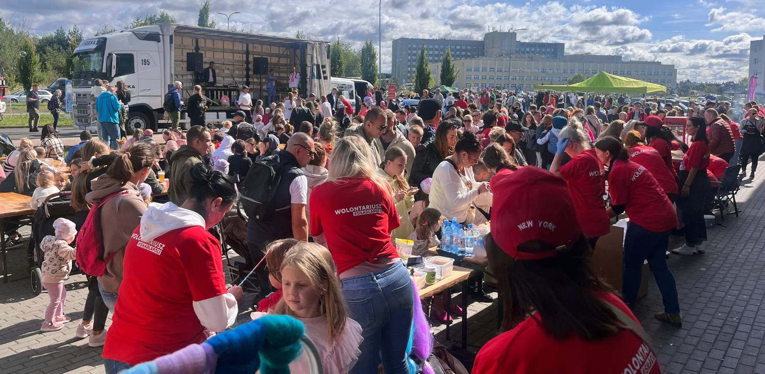 Słupszczanie tłumnie przybyli na piknik charytatywny dla chorej na raka kilkulatki - Poli (fot. Radio Gdańsk/Joanna Merecka-Łotysz)