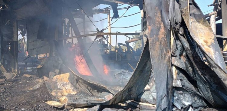 Jedna z hal produkcyjnych uległa zawaleniu
(Fot. Straż Pożarna)