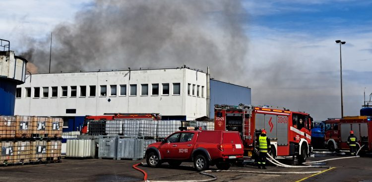 Płonęła hala warsztatowa o powierzchni 400 m2
(Fot. Radio Gdańsk/Sebastian Kwiatkowski)