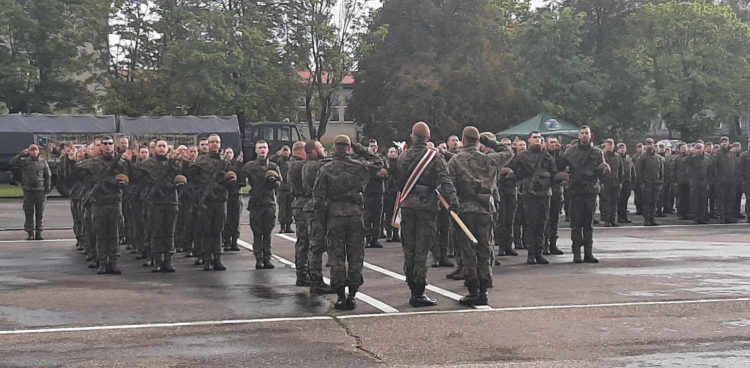 Żołnierzy Wojsk Obrony Terytorialnej złożyli przysięgę w Słupsku (fot. Radio Gdańsk/Przemysław Woś)