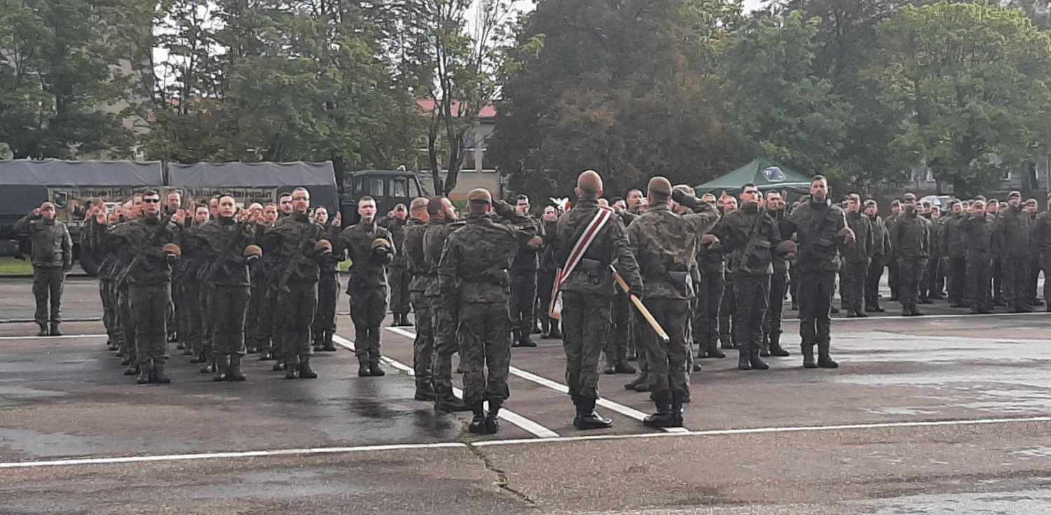 Żołnierzy Wojsk Obrony Terytorialnej złożyli przysięgę w Słupsku (fot. Radio Gdańsk/Przemysław Woś)