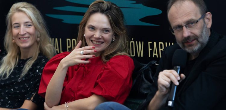 Spotkanie z twórcami filmu "Biała odwaga" w Teatrze Muzycznym w Gdyni. W centrum Sandra Drzymalska (fot. 49. FPFF/Anna Rezulak)