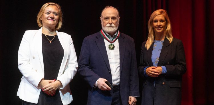 Stefan Chwin otrzymał Złoty Medal "Zasłużony Kulturze Gloria Artis"
(Fot. Europejskie Centrum Solidarności)
