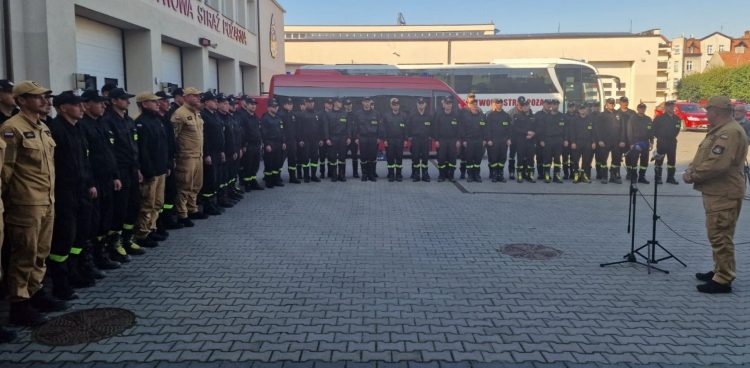 Pierwsza zmiana 61 pomorskich strażaków walczących na południu ze skutkami powodzi powróciła do domu