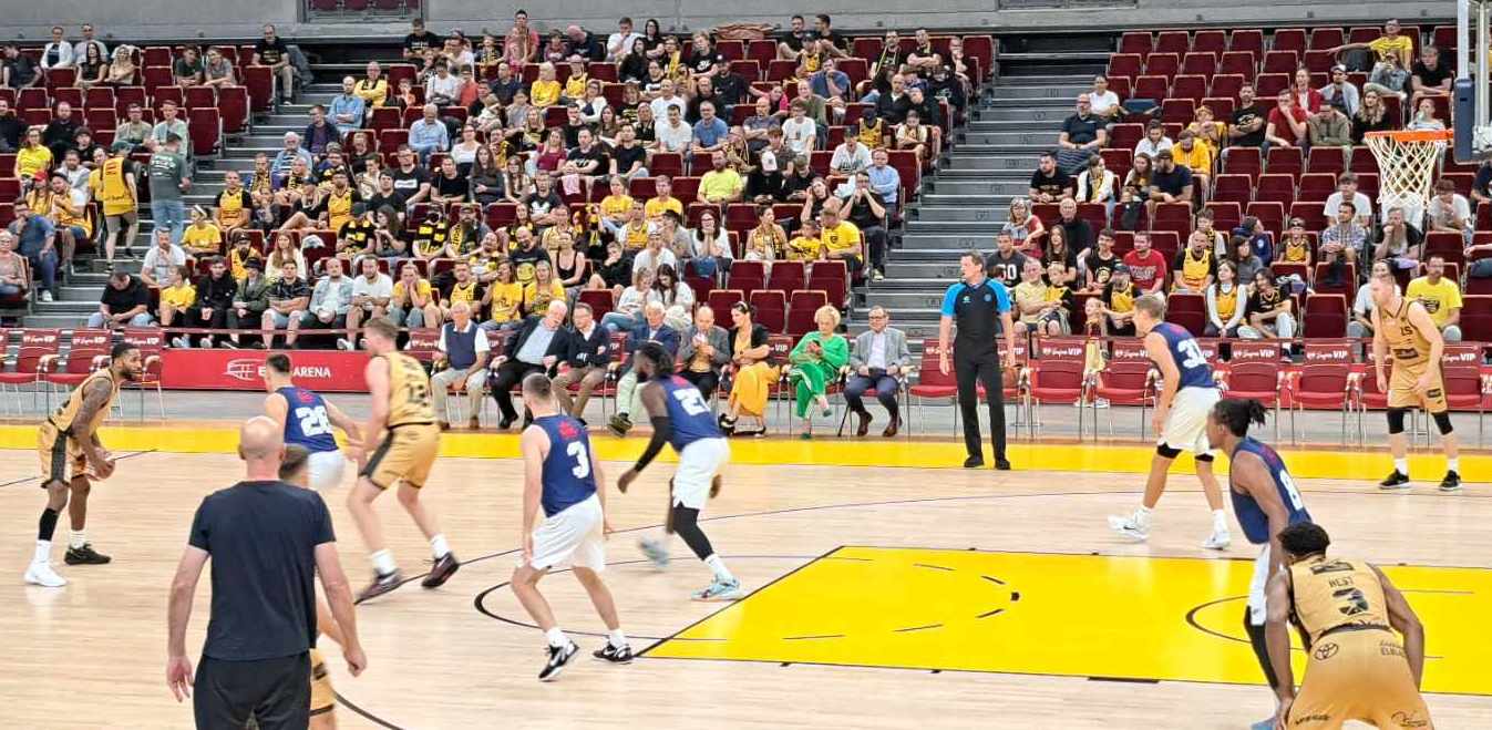 Trefl Sopot przegrał wyraźnie z Kingiem Szczecin w ostatnim sparingu przed inauguracją nowego sezonu(Fot. Radio Gdańsk/Paweł Kątnik)