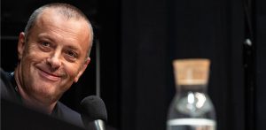 Zdjęcie archiwalne. Tymon Tymański w czasie konferencji prasowej filmu "Horror Story" na 48. Festiwalu Polskich Filmów Fabularnych w Gdyni (fot. Mateusz Ochocki / KFP)