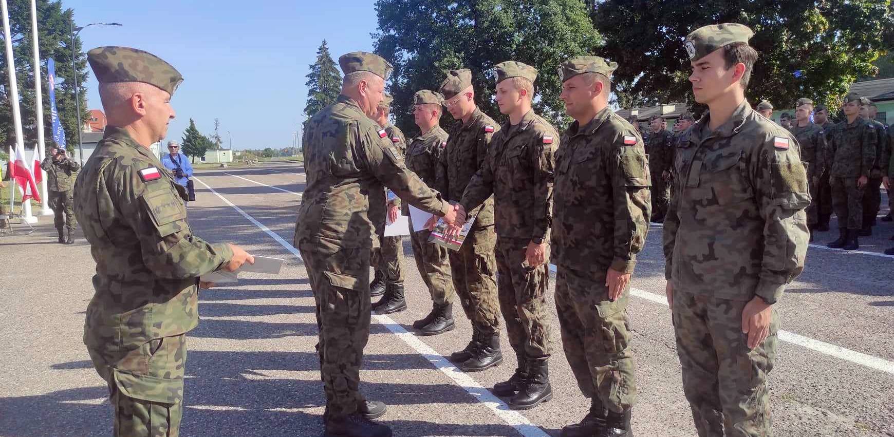 Zakończenie szkolenia Legii Akademickiej w 49. Bazie Lotniczej w Pruszczu Gdańskim (fot. Radio Gdańsk/Mateusz Czerwiński)