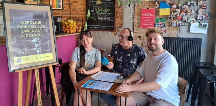 Joanna Krupicka i Grzegorz Kędra z Włodkiem Raszkiewiczem (fot. Radio Gdańsk/Włodzimierz Raszkiewicz)