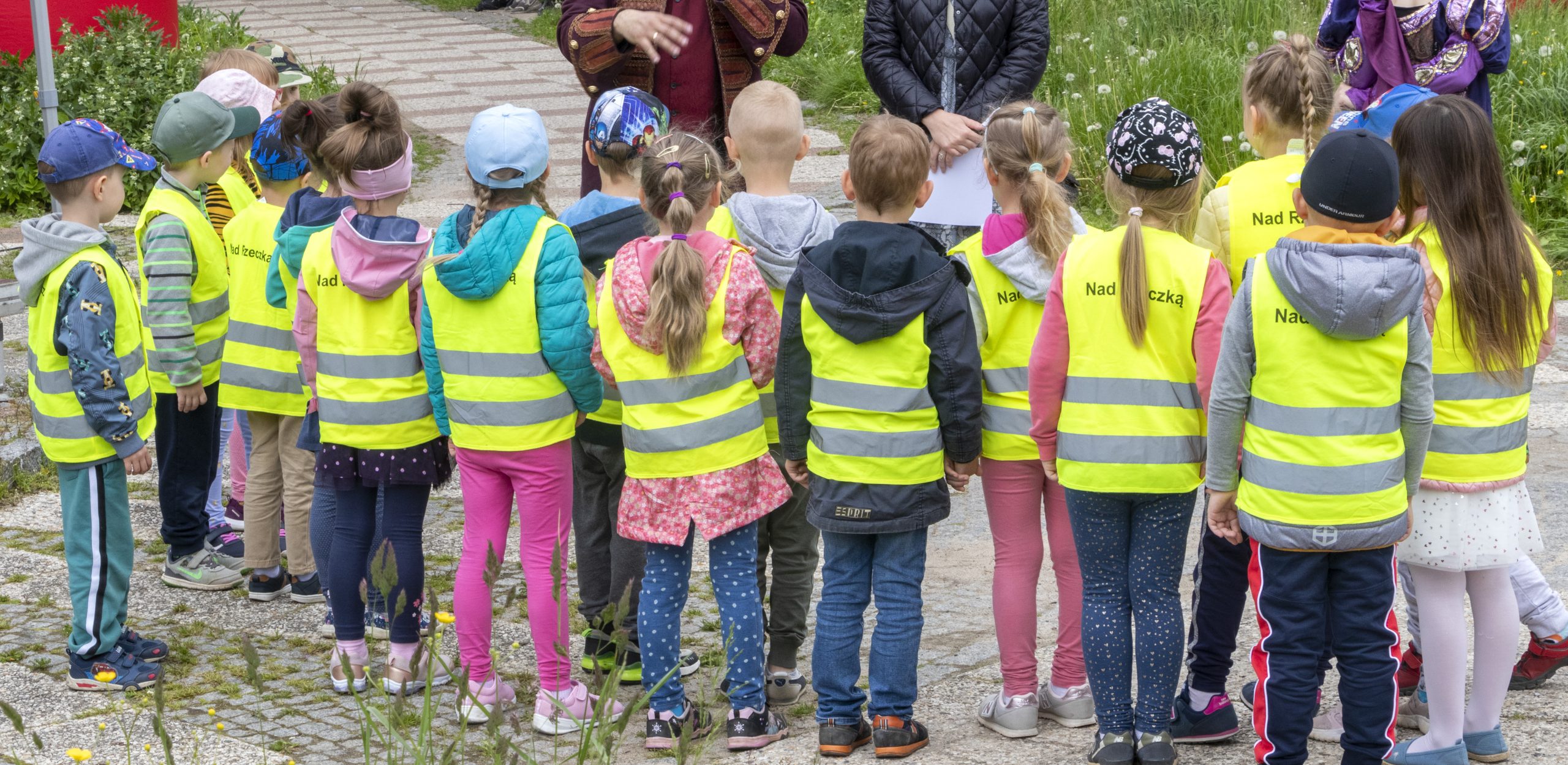 "Świeć przykładem" i bądź bezpieczny na drodze. Policja zachęca do