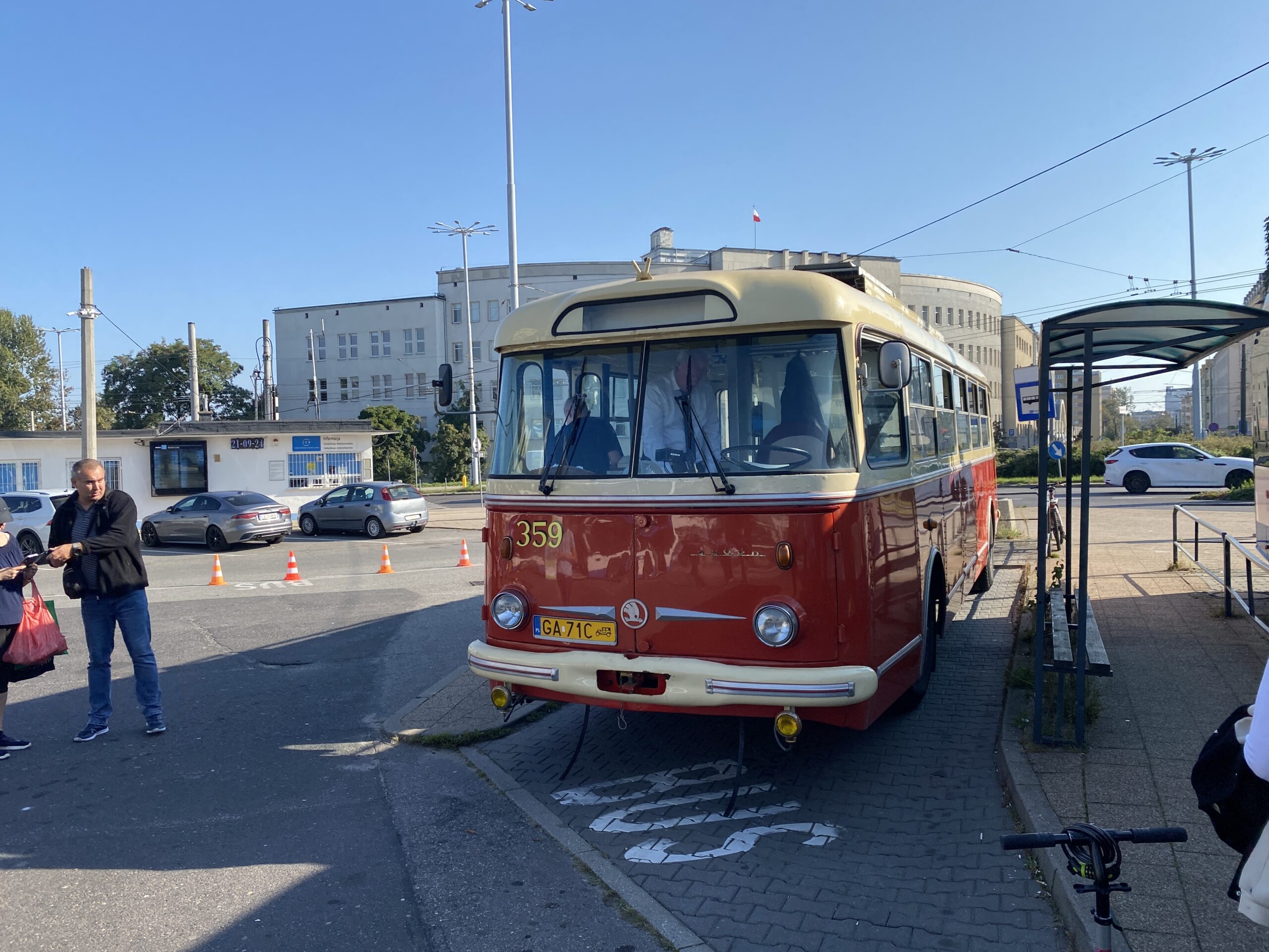 Zabytkowy autobus w Gdyni (fot. Radio Gdańsk/Filip Jędruch)