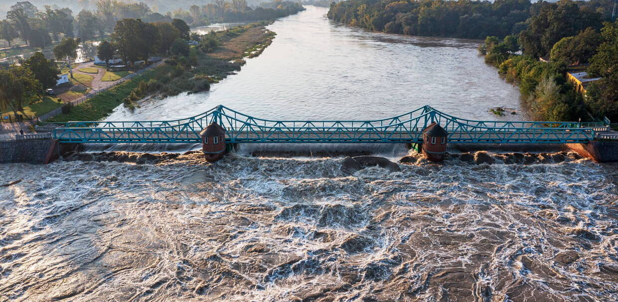 (Poziom wody na Odrze w Jazie Bartoszowickim we Wrocławiu (fot. PAP/Maciej Kulczyński)