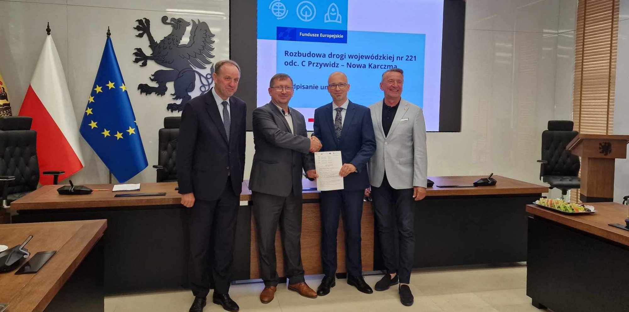 Podpisanie umowy (fot. ZDW Gdańsk/Piotr Michalski)