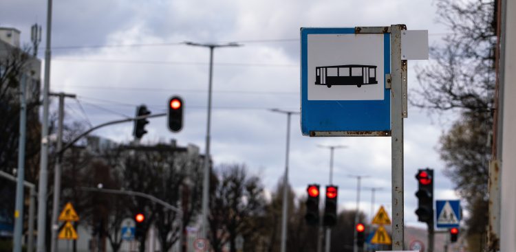 Przystanek autobusowy, zdjęcie ilustracyjne (fot. Anna Rezulak/KFP)