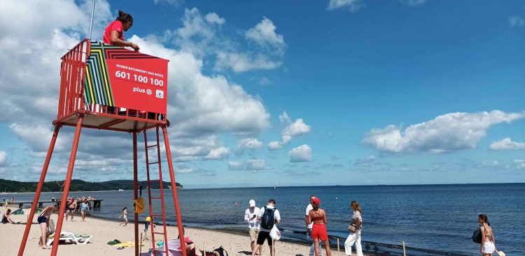Ratownicy na kąpielisku w Sopocie (fot. Radio Gdańsk/Piotr Puchalski)