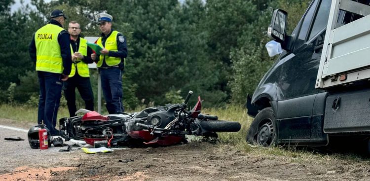 W wypadku w miejscowości Parchowski Młyn zginął 58-letni motocyklista (fot. KPP w Bytowie)