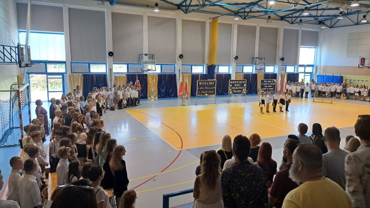 Rozpoczęcie roku szkolnego w Szkole Podstawowej nr 12 w Gdańsku (fot. Radio Gdańsk/Grzegorz Armatowski)