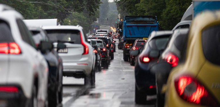 Natychmiastową potrzebę budowy obwodnicy dostrzegają oczywiście mieszkańcy Kwidzyna, którzy na co dzień muszą wykazywać się cierpliwością, stojąc w długich korkach (fot. Radio Gdańsk/Roman Jocher)