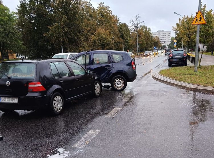 W czwartek doszło także do wielu wypadków i stłuczek (fot. Pomorska Policja)