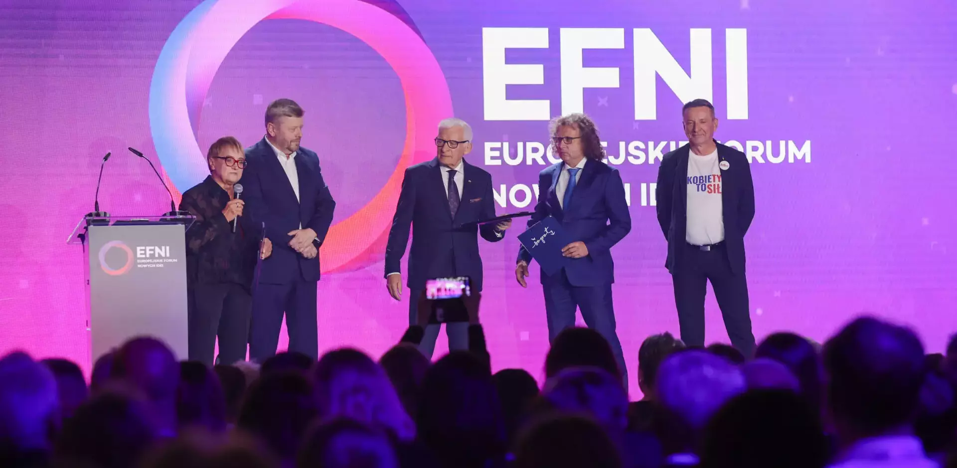 W wydarzeniu bierze udział m.in. były premier Jerzy Buzek(Fot. EFNI.pl)