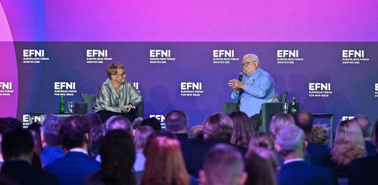 Były prezydent RP Lech Wałęsa oraz przewodnicząca Rady Głównej Konfederacji Lewiatan Henryka Bochniarz podczas spotkania w ramach XIII Europejskiego Forum Nowych Idei (fot. PAP/Andrzej Jackowski)