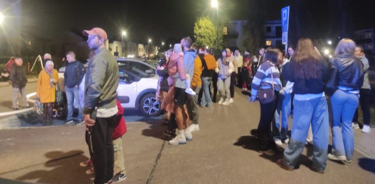 120 mieszkańców budynku wielorodzinnego zostało ewakuowanych. Nikt nie ucierpiał (Fot. Radio Gdańsk/Mateusz Czerwiński)