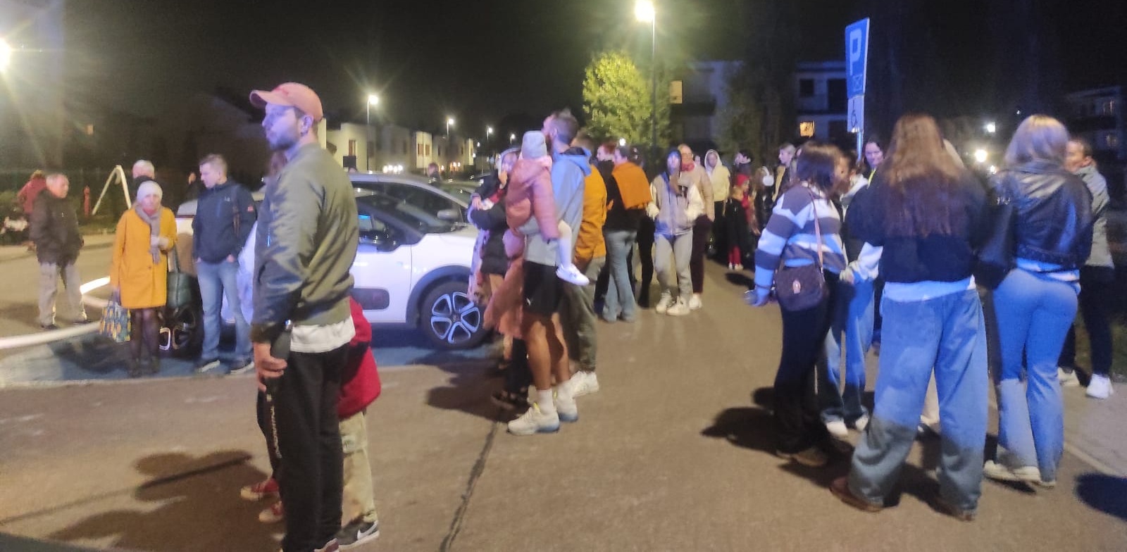 120 mieszkańców budynku wielorodzinnego zostało ewakuowanych. Nikt nie ucierpiał (Fot. Radio Gdańsk/Mateusz Czerwiński)