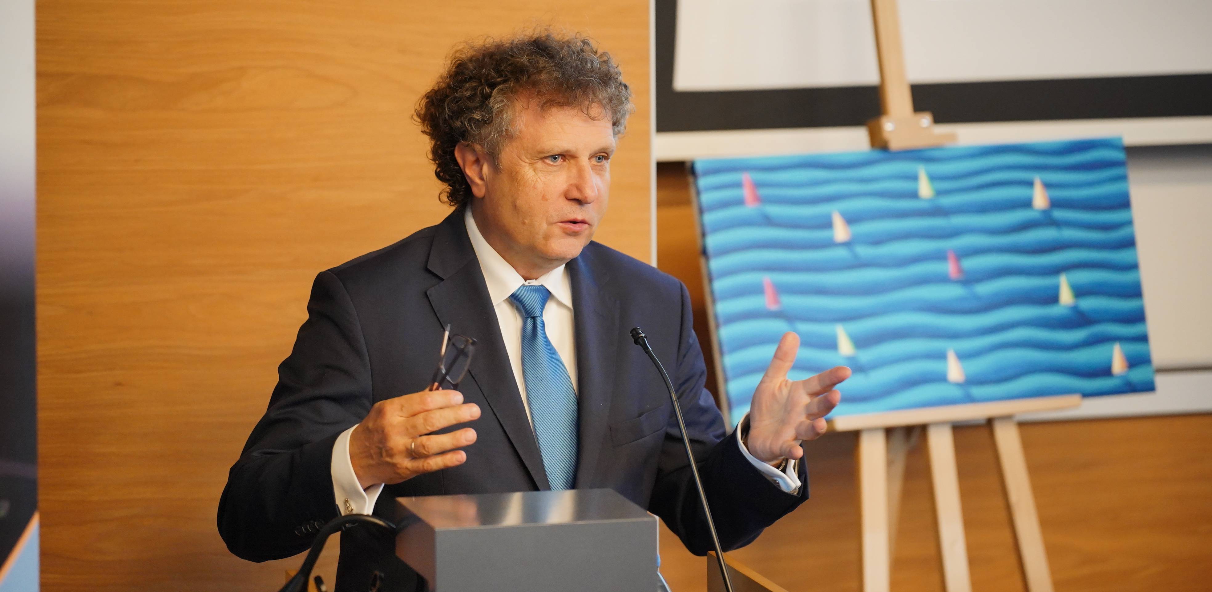 Wiceminister frunduszy i polityki regionalnej Jacek Karnowski na uroczystości podpisania umów o dofinansowanie z programu Interreg Południowy Bałtyk w Gdańsku (fot. Ministerstwo Funduszy i Polityki Regionalnej)