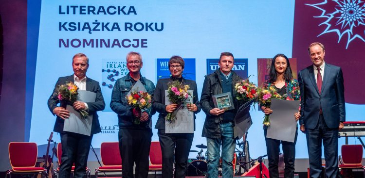 Centrum św. Jana. Gala Pomorskiej Nagrody Literackiej Wiatr do morza. Nz. Nominowaniu do Literackiej Książki Roku. Krzysztof Zajas, Marek Sterlingow, Dorota Karaś , Marta Abramowicz i marszałek Mieczysław Struk 18.10.2024 r (fot. Paweł Marcinko/KFP)