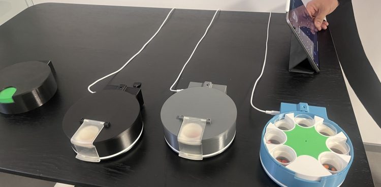 Fundacja Progresja przedstawiła nowy projekt - elektroniczny dystrybutor leków (fot. Radio Gdańsk/Joanna Merecka-Łotysz)