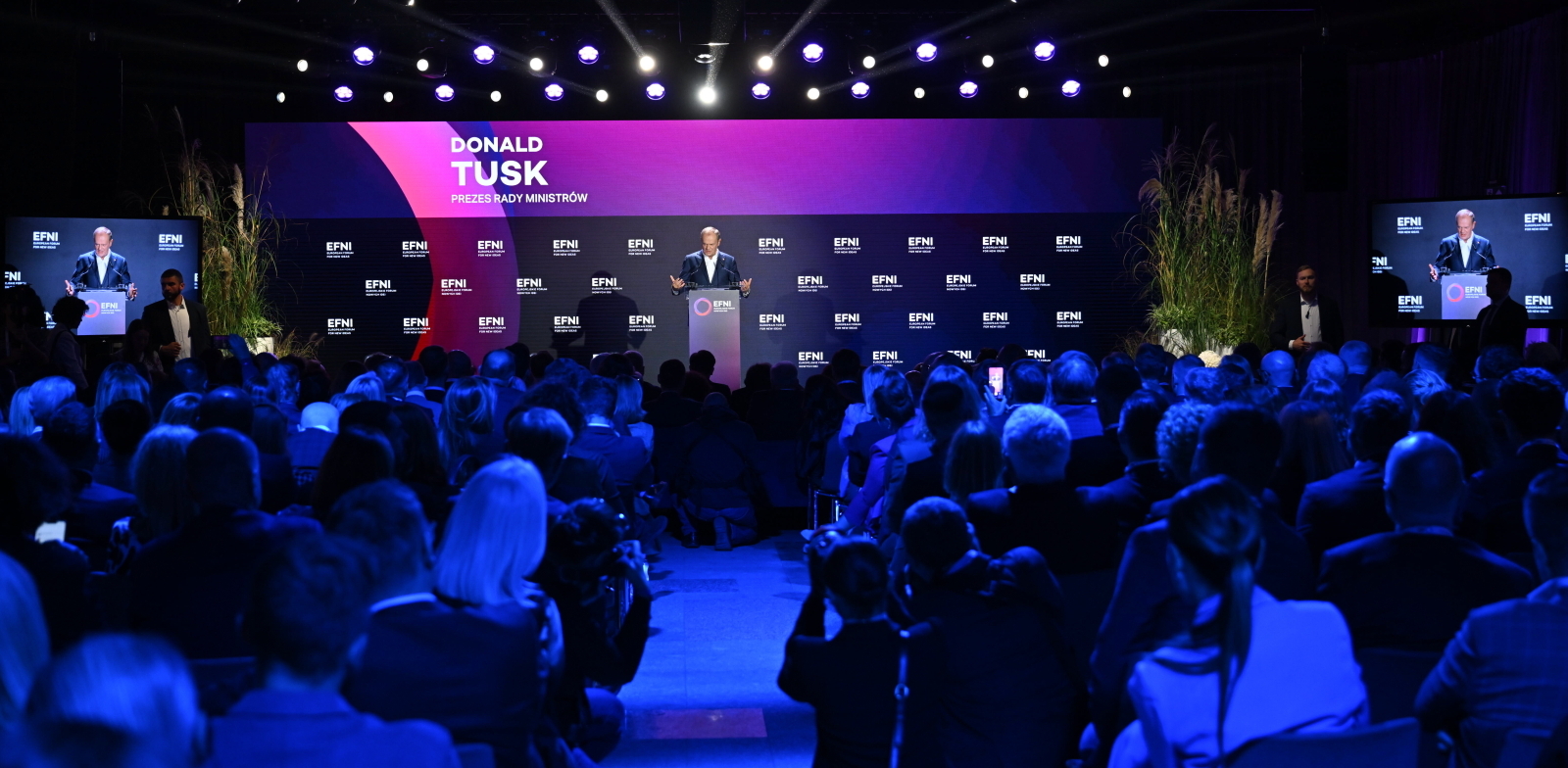 Premier Donald Tusk przemawia na XIII edycji Europejskiego Forum Nowych Idei w Sopocie (fot. PAP/Adam Warżawa)