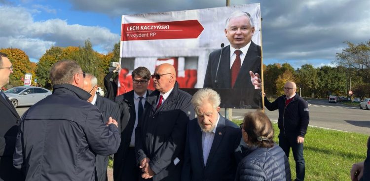 Radni Koalicji Obywatelskiej chcą przeprowadzenia konsultacji społecznych w sprawie zmiany nazwy ulicy Lecha Kaczyńskiego (fot. Radio Gdańsk/Oskar Bąk)