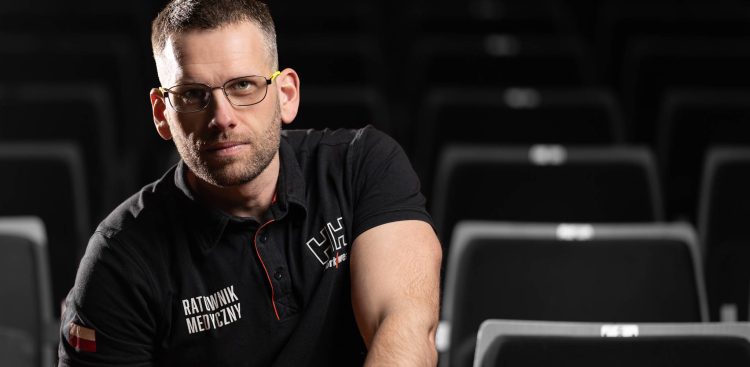 Karol Bączkowski, ratownik medyczny (fot. Michał Sadecki)